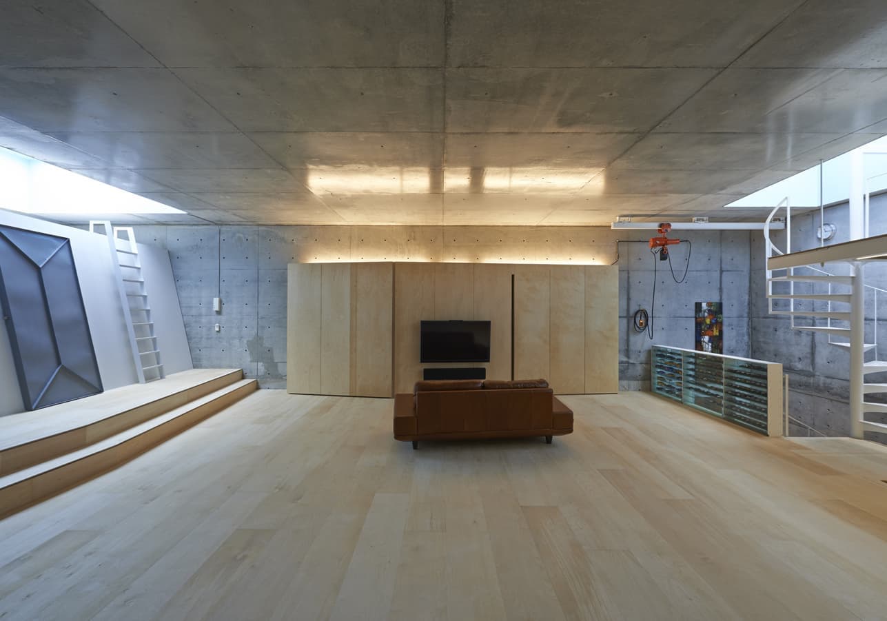 柔らかい間接光が広がるリビング空間