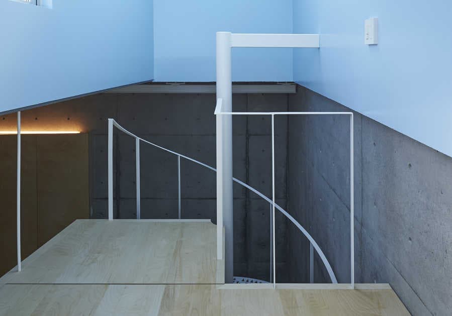 3階階段部分スチール手摺