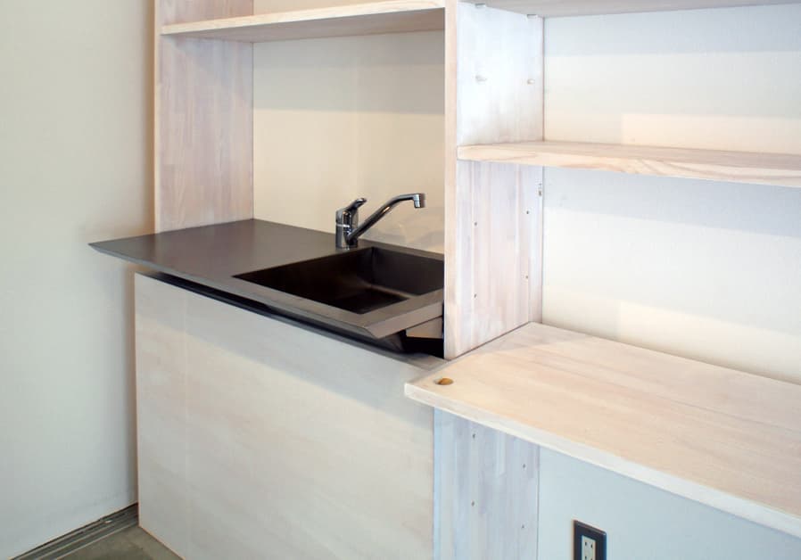 ミニキッチンとデスク