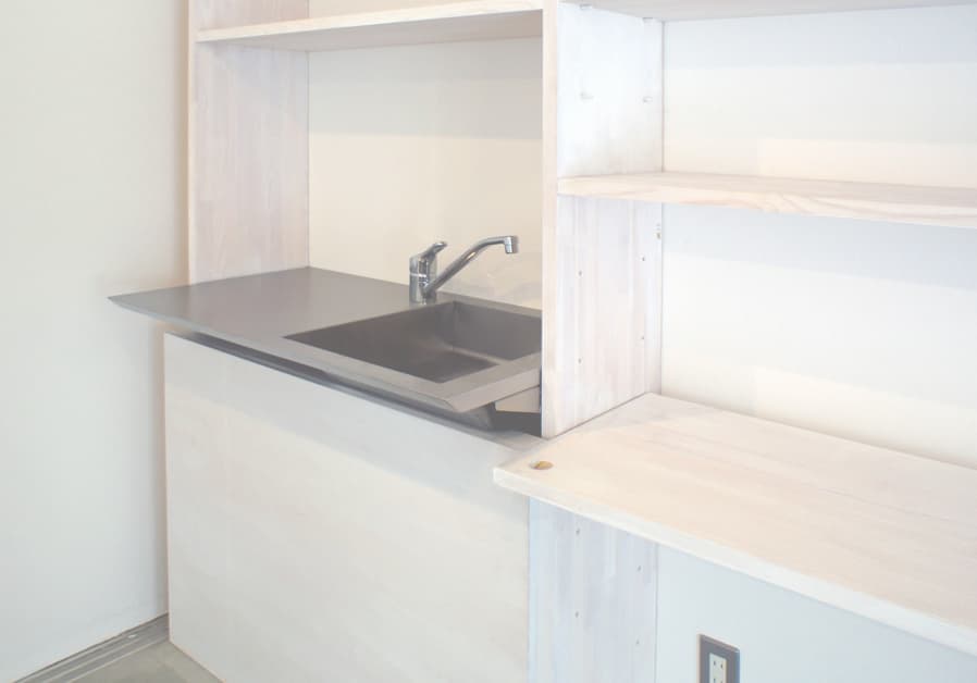 ミニキッチンとデスク