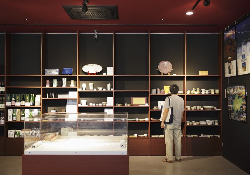 店舗-壁面全面造作家具