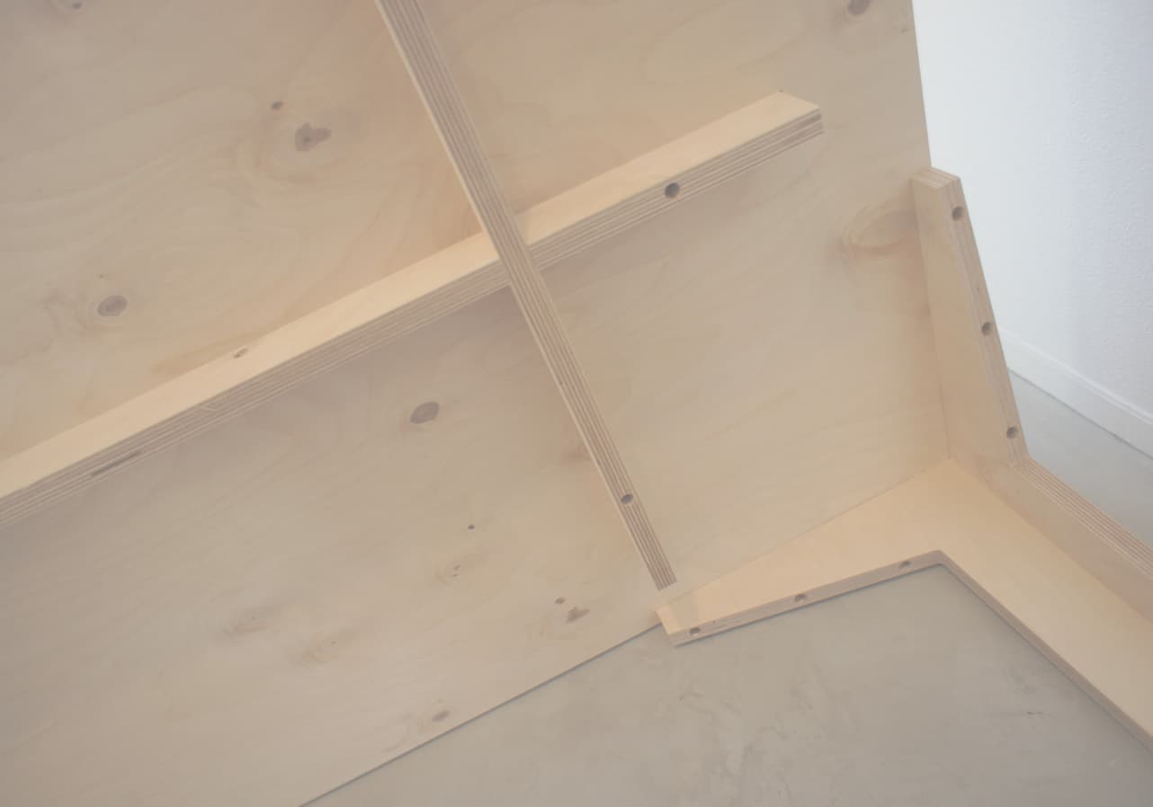 脚を天板に固定