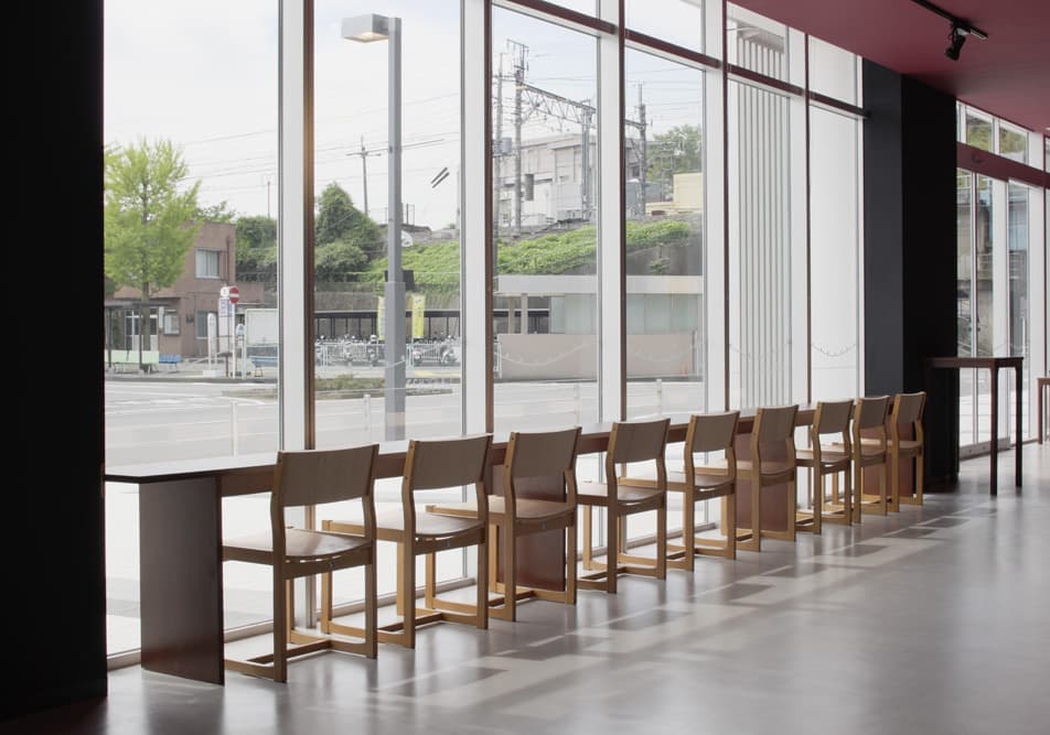 駅前ロータリに面したカウンタ