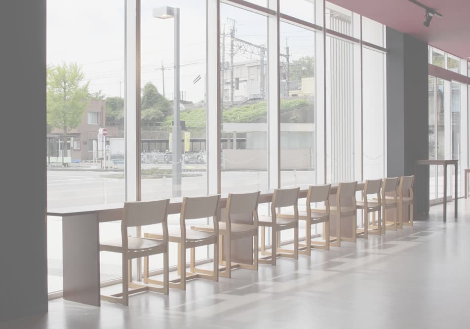 駅前ロータリに面したカウンタ