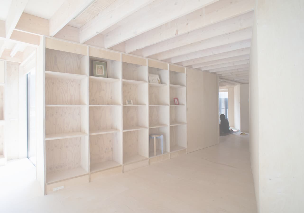 タテカグ-棚兼間仕切り兼構造壁