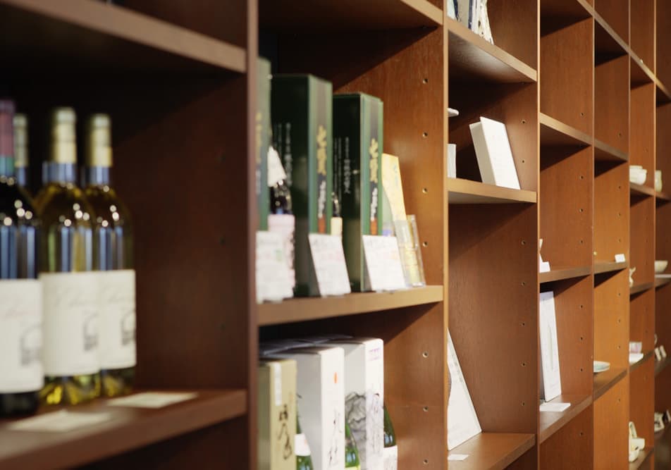 壁面全面造作家具-店舗