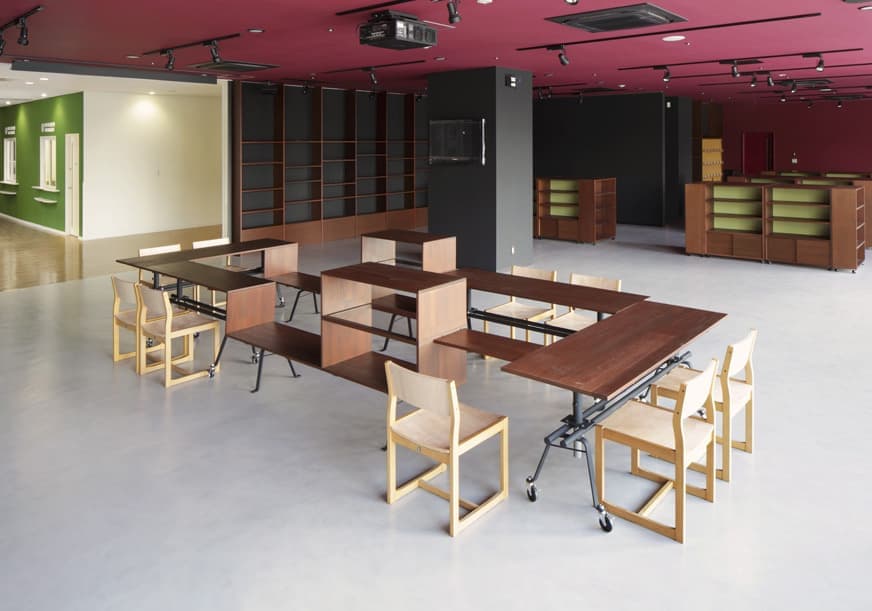 再生材多目的家具