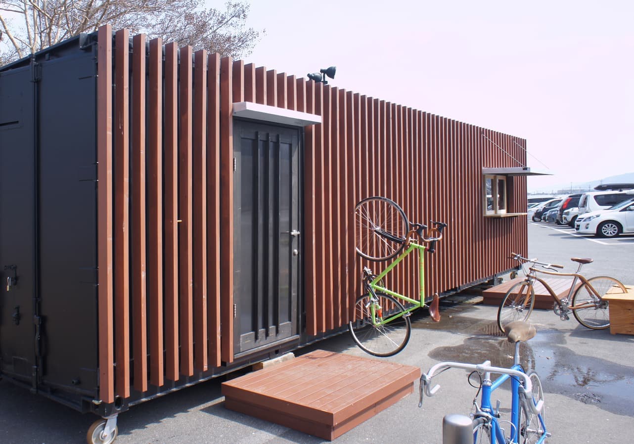 地域材と地域住民DIYでサイクルコミュニティスペース