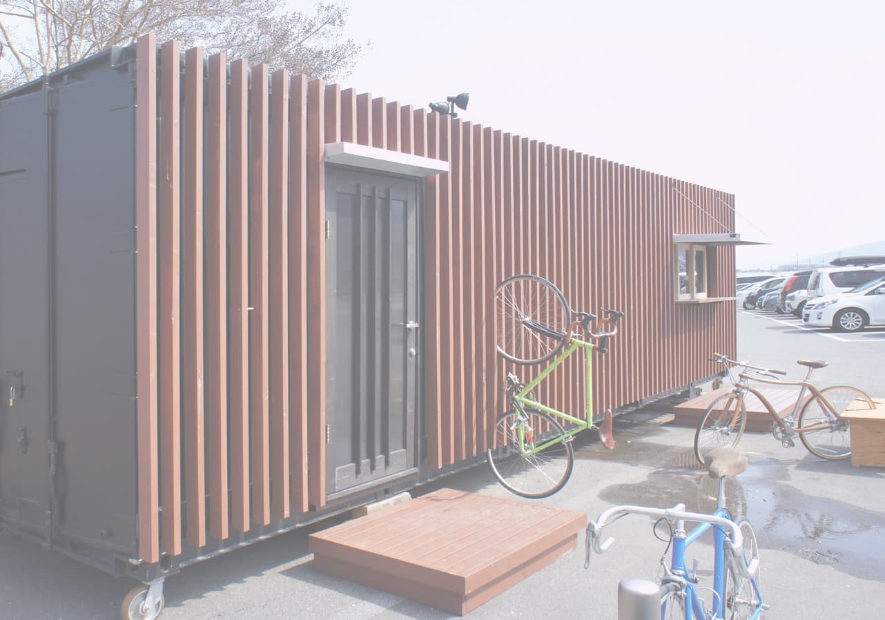 地域材と地域住民DIYでサイクルコミュニティスペース