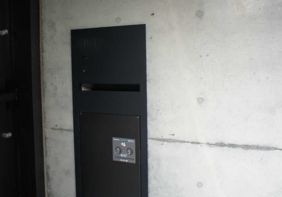 玄関ポストインターフォンカバー